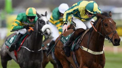 Where to listen to live horse racing commentary.